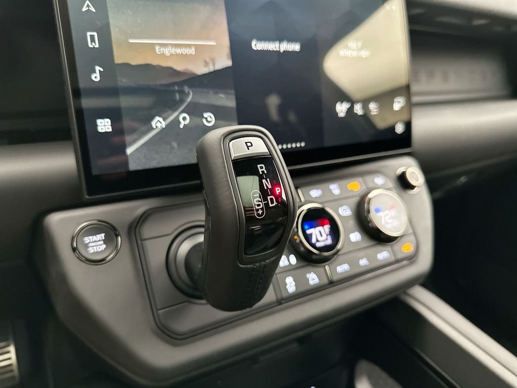 New 2026 Narvik Black Land Rover OCTA image 20