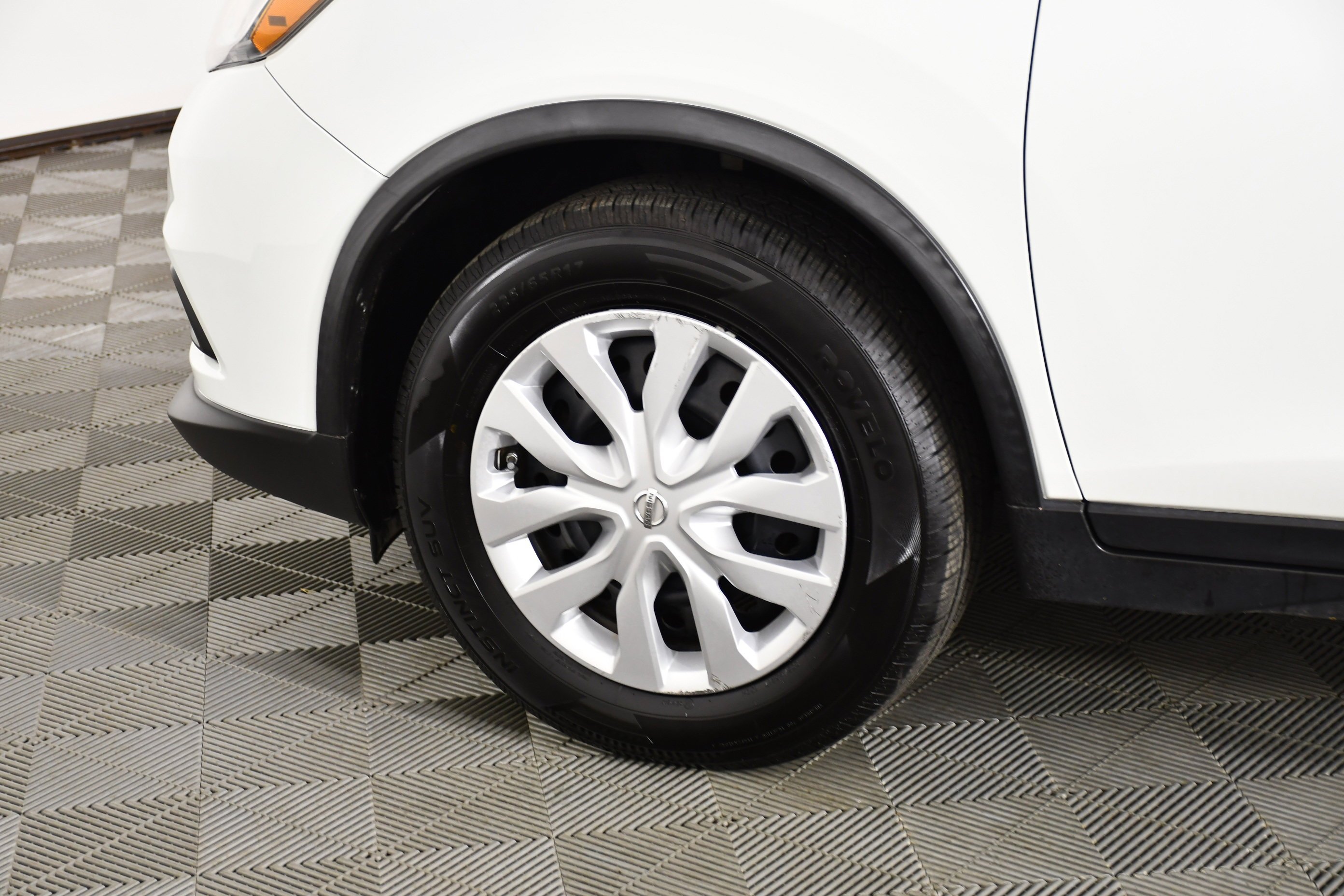 Used 2015 Glacier White Nissan S image 50