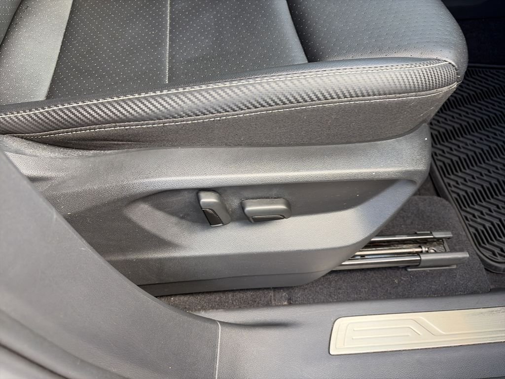 Used 2021  Volkswagen 3.6L V6 SEL image 34