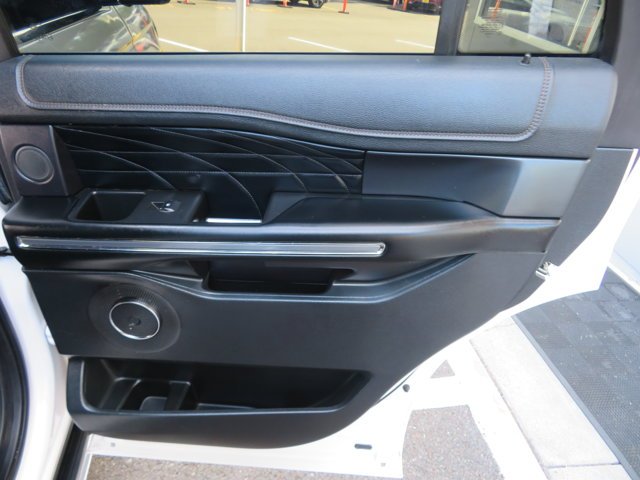 Used 2019 White Platinum Metallic Tri-Coat Ford Platinum image 13