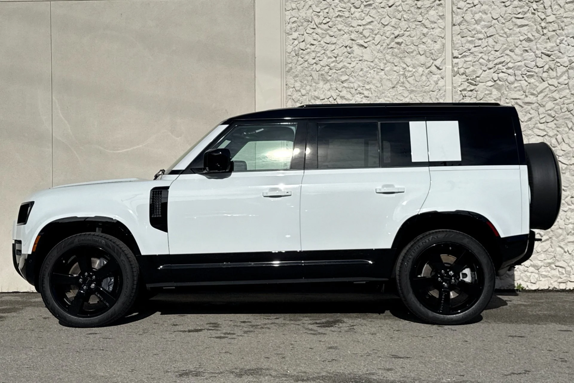 New 2026 Fuji White Land Rover X-Dynamic SE image 5