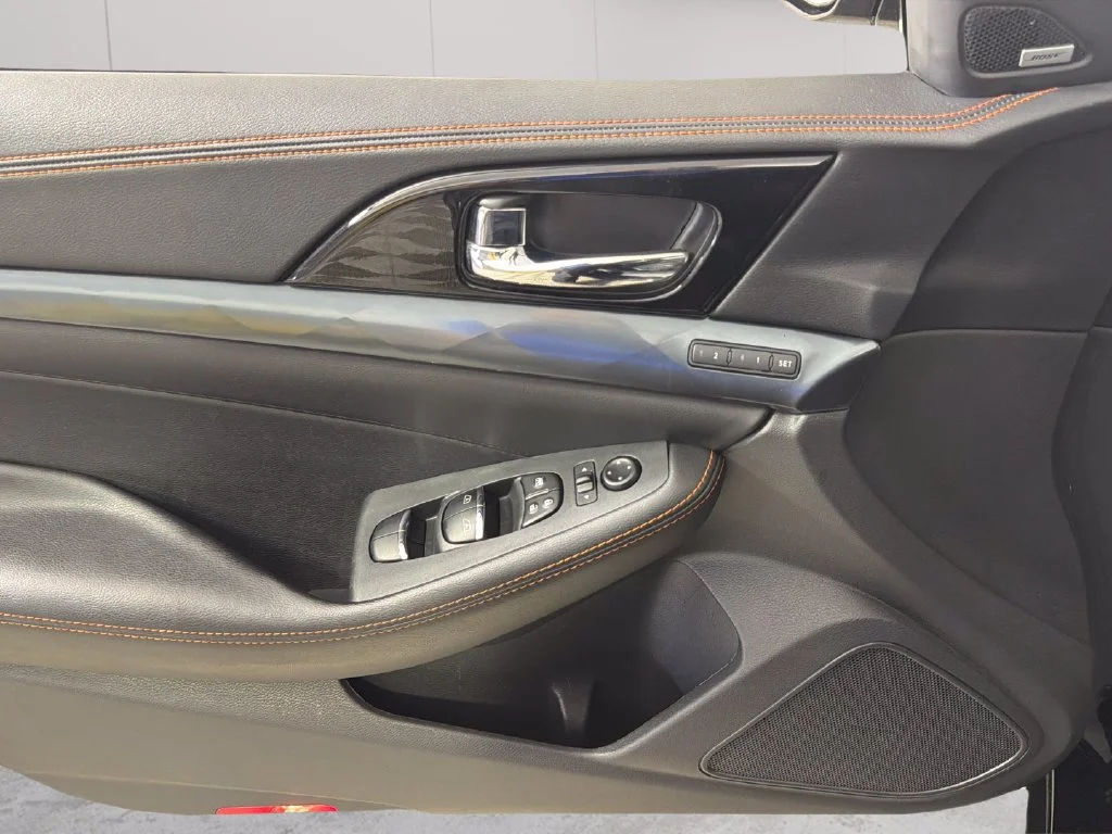 Used 2022 Black Nissan SR Xtronic CVT image 25