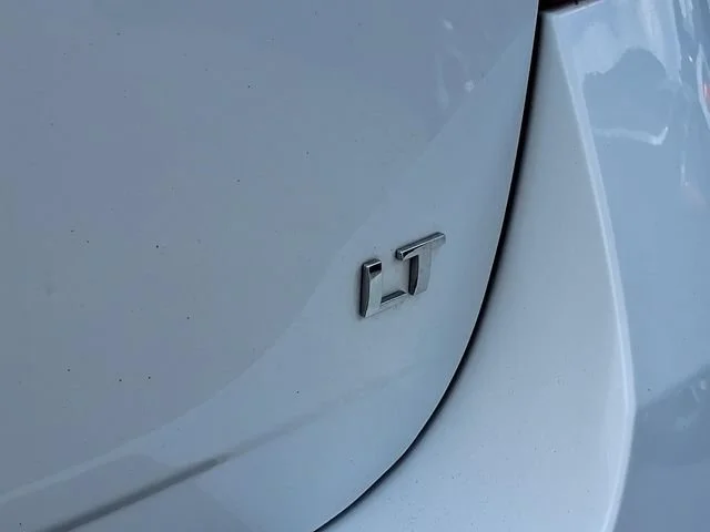 Used 2017 SUMMIT WHITE Chevrolet LT image 31