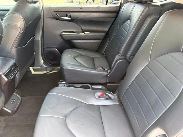 Certified Used 2020 CELESTIAL SILVER METALLIC Toyota XLE image 28