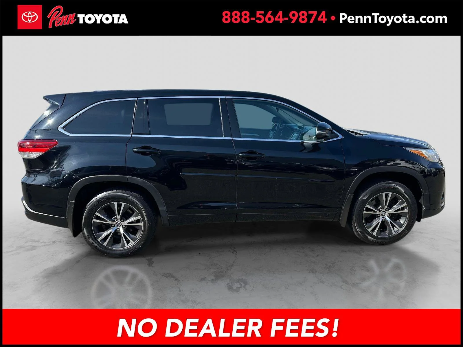 Used 2017 Toyota Highlander LE with VIN 5TDBZRFH2HS427866 for sale in Greenvale, NY