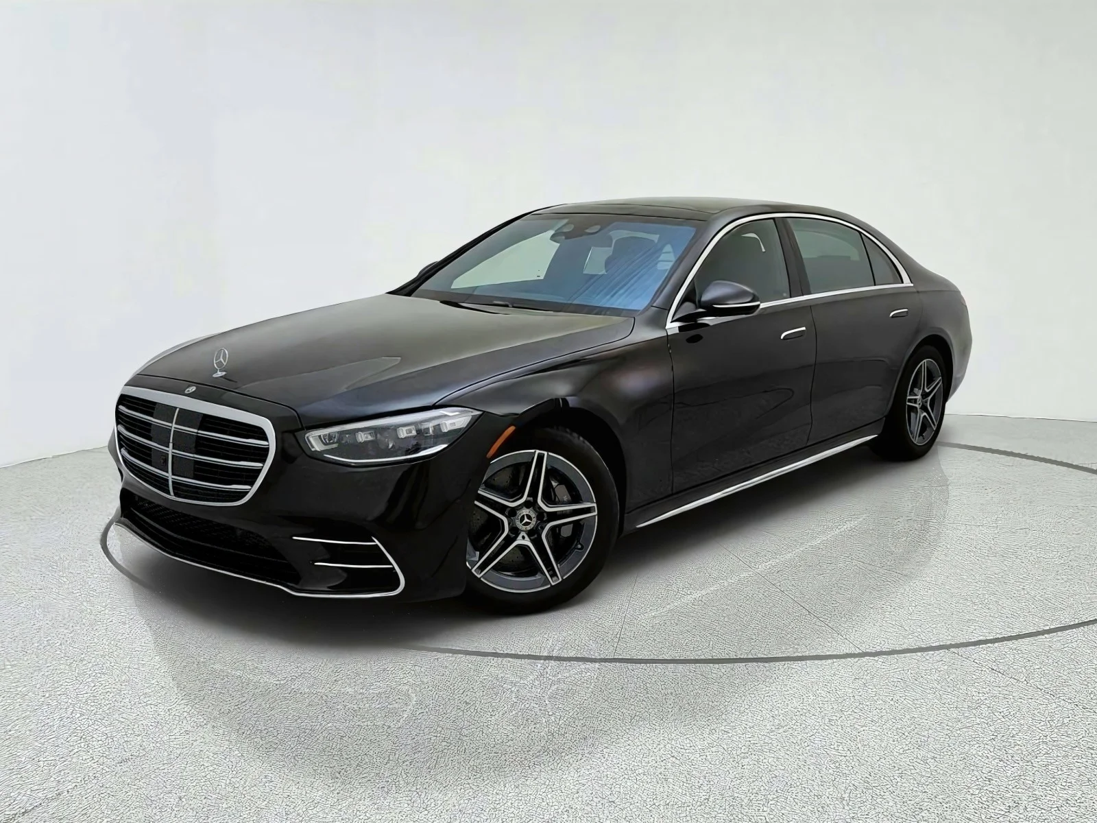 Certified Used 2025 Obsidian Black Metallic Mercedes-Benz S 500 image 1