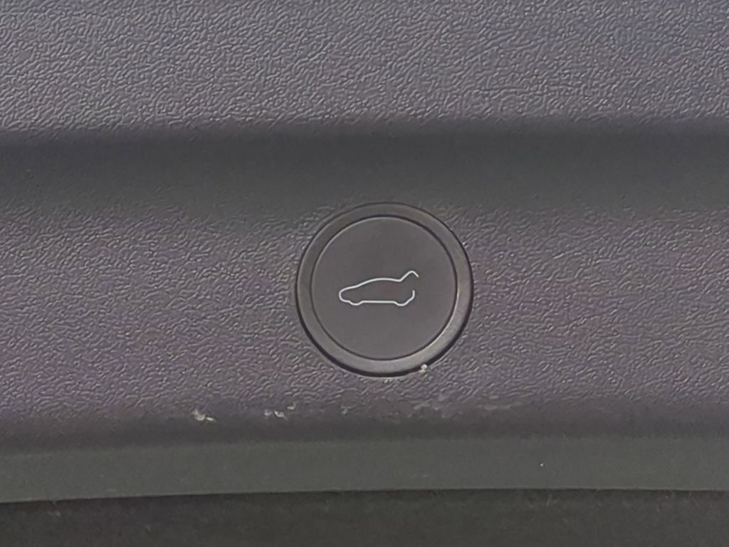2023 Tesla Model Y Long Range - Photo 15