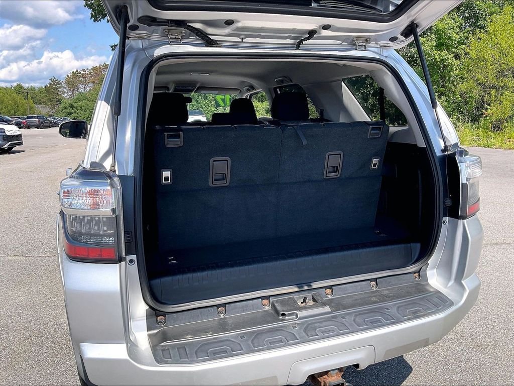 Used 2017 Classic Silver Metallic Toyota SR5 image 36
