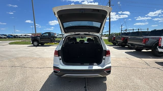 2023 Volkswagen Taos SE - Photo 14