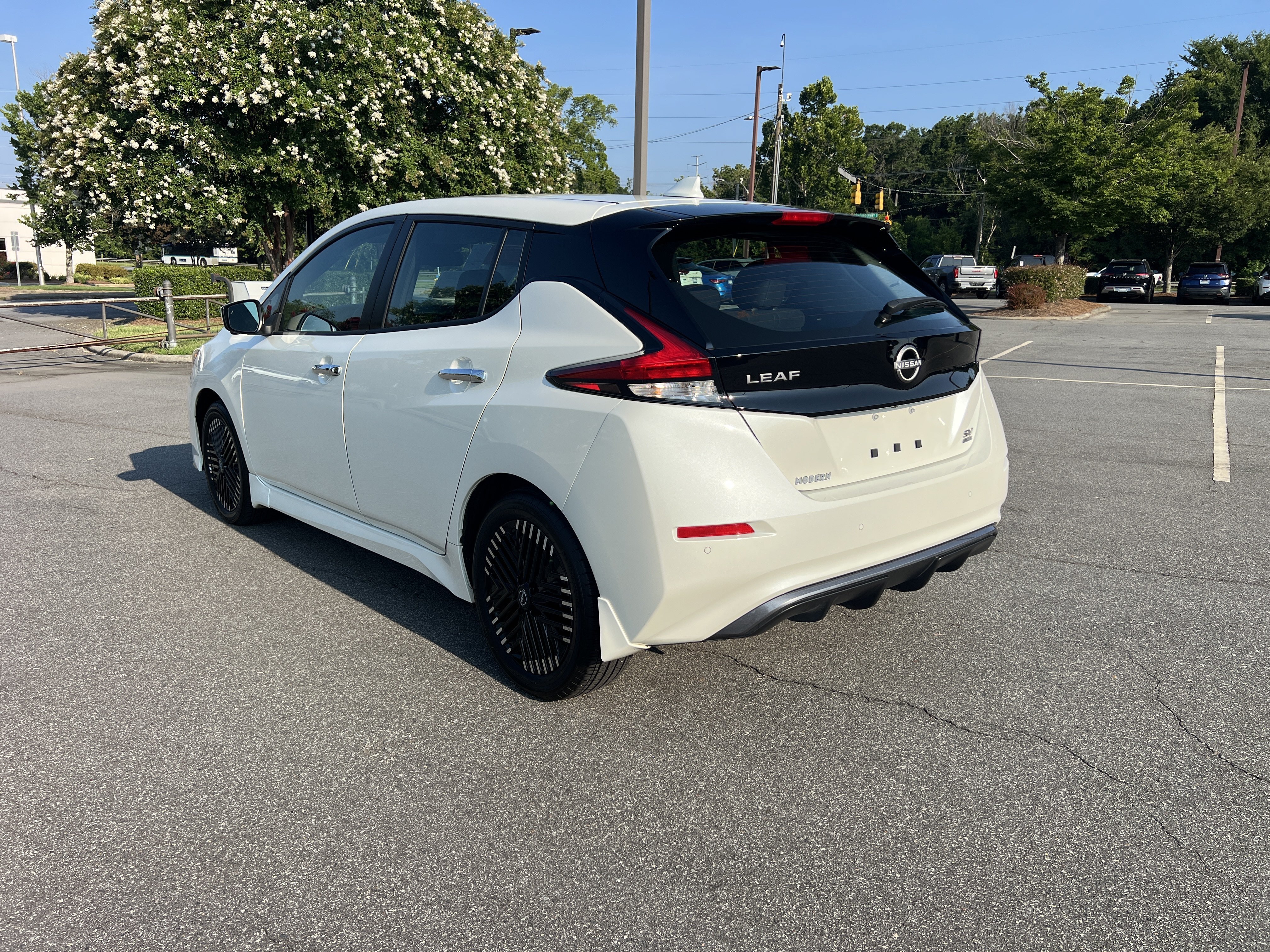Used 2025 Pearl White Tricoat Nissan SV PLUS image 7
