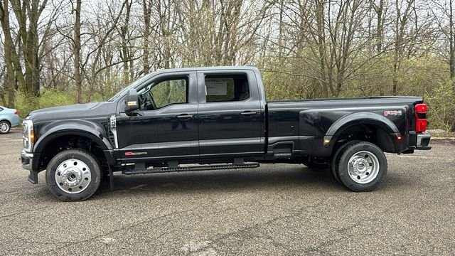 View vehicle photo 4