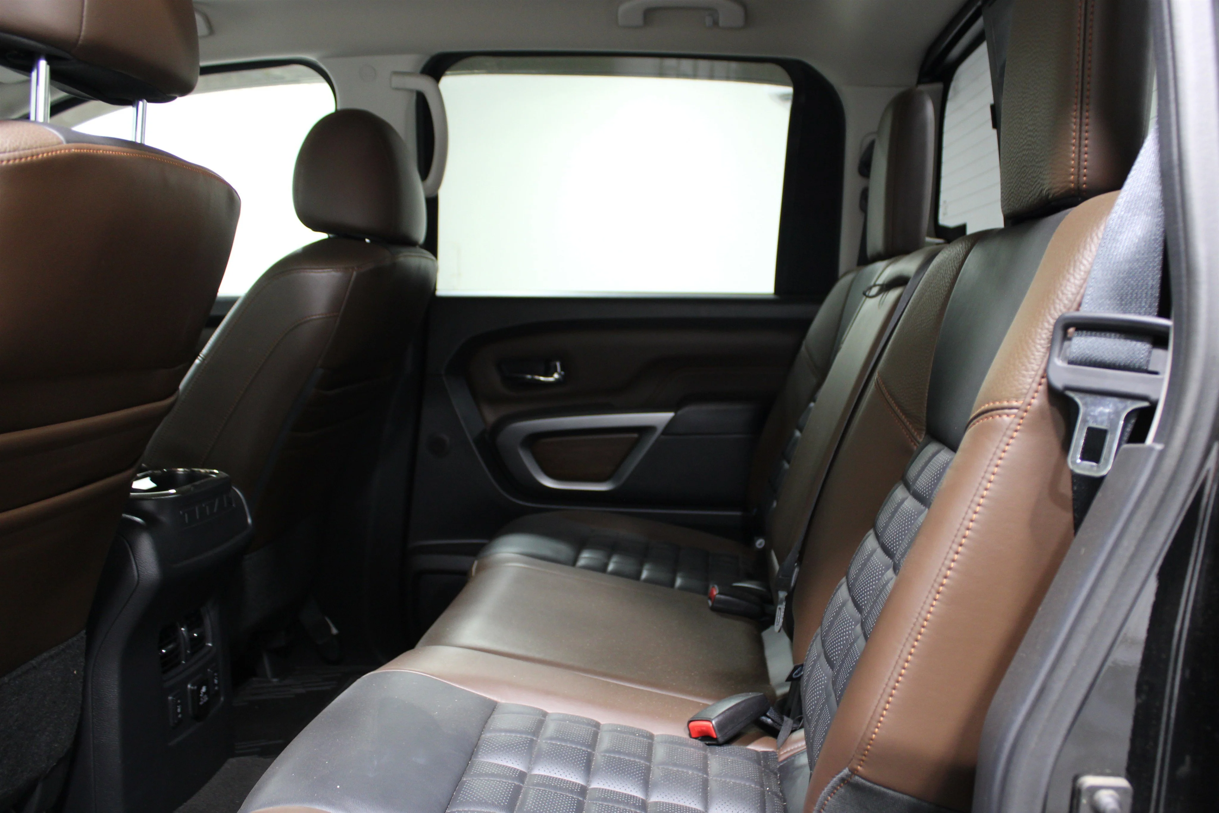 Used 2016 Magnetic Black Nissan Platinum Reserve image 18