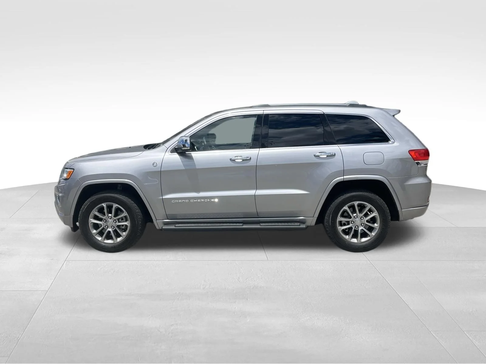 Used 2016 Silver Jeep Overland image 3