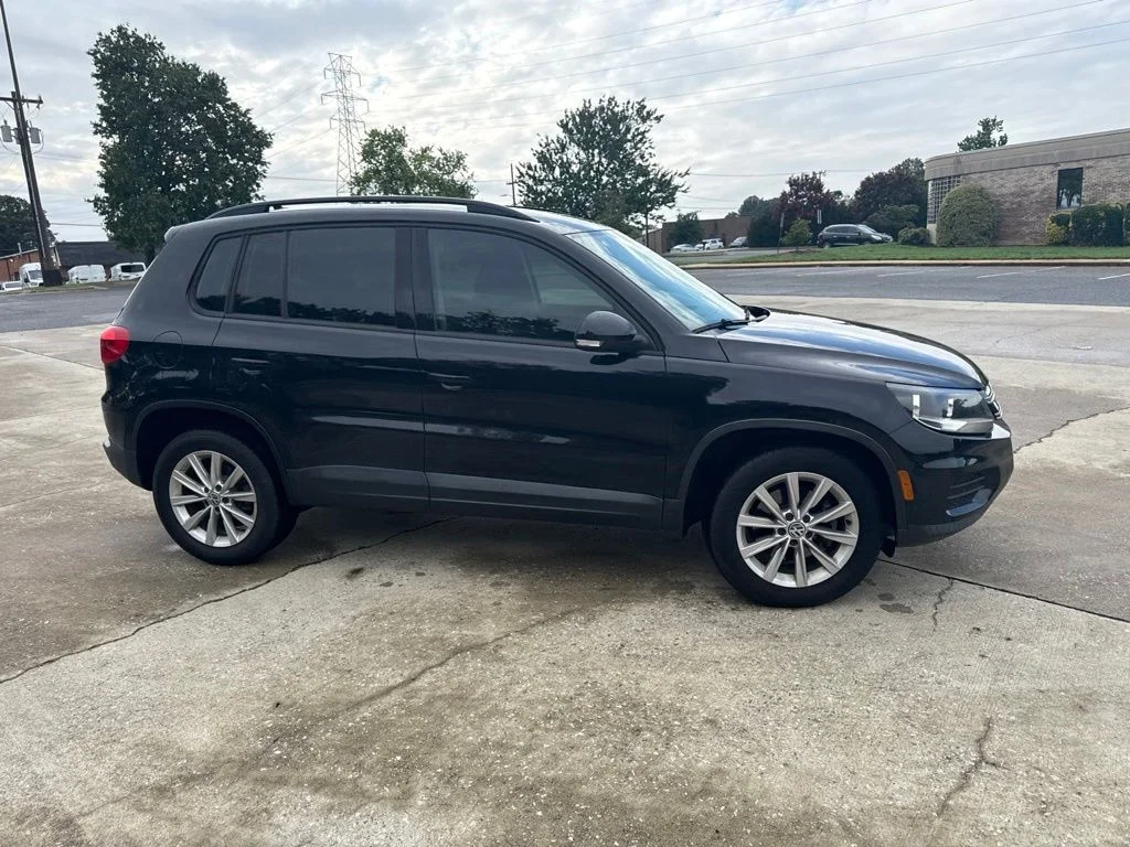 Used 2018  Volkswagen 2.0T image 8