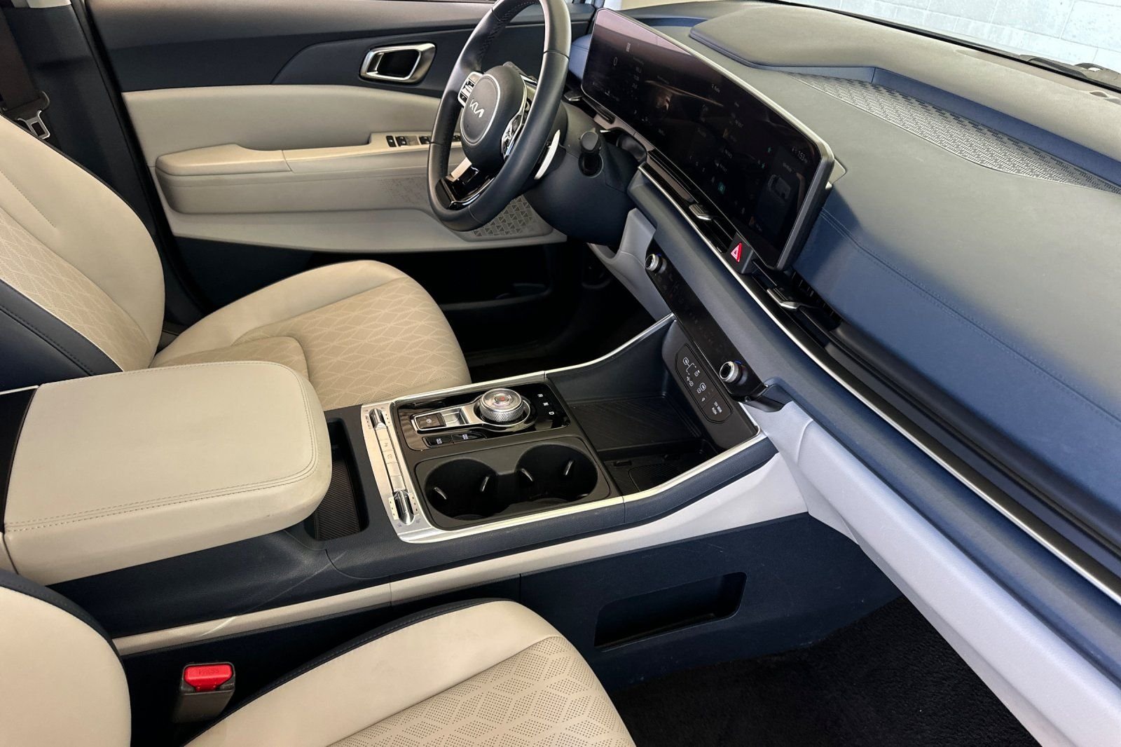 Used 2025 White Kia SX image 18