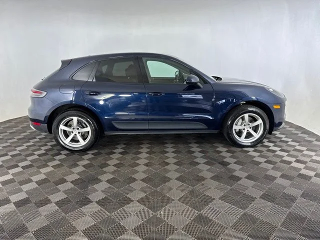 Used 2020  Porsche Base image 6