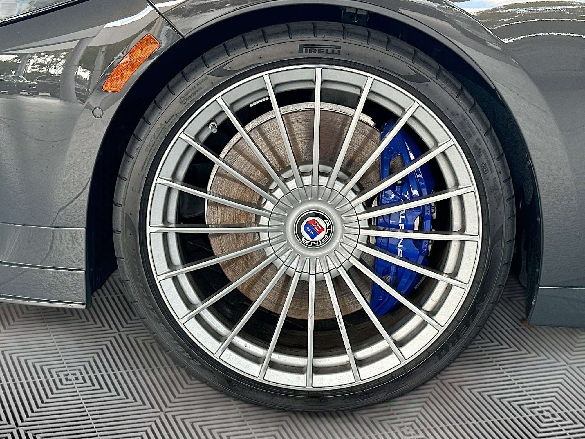 2025 BMW 8 Series Alpina B8 - Photo 25