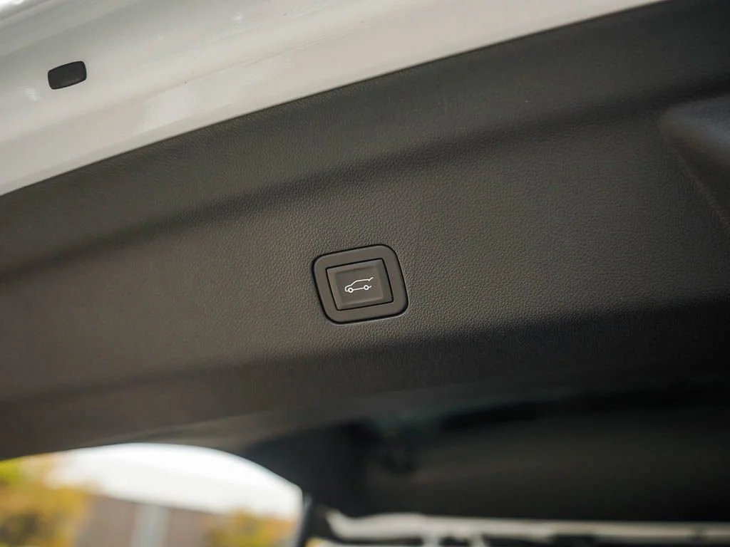 New 2026 Sterling Metallic GMC Elevation image 9