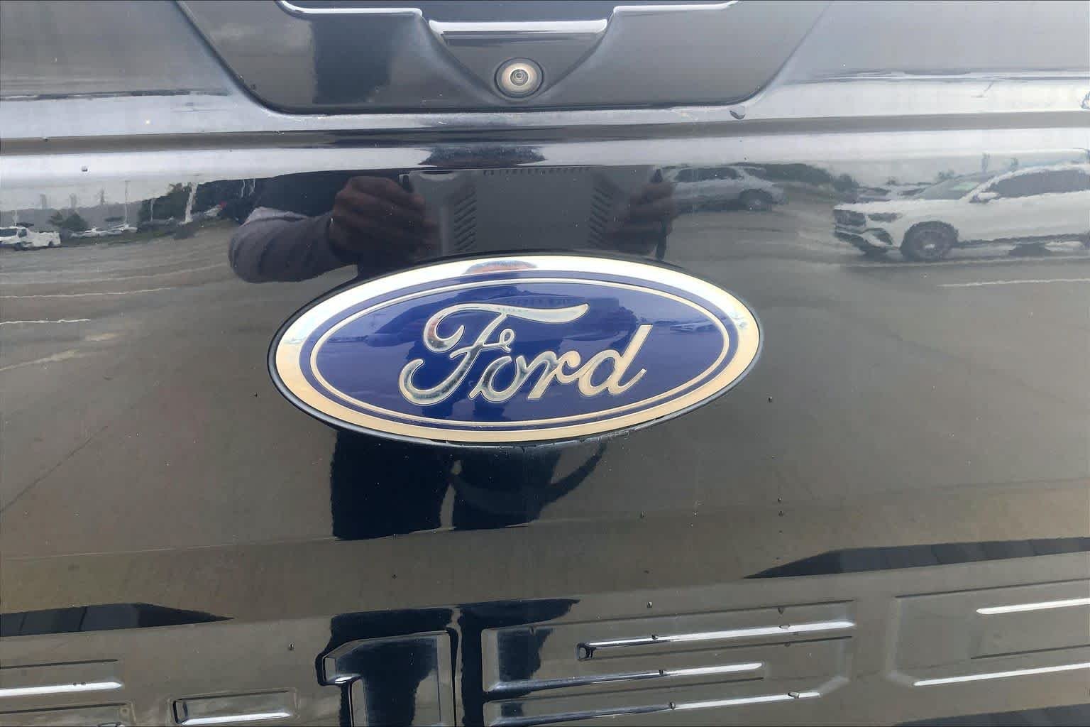 Used 2018 Shadow Black Ford LARIAT image 10