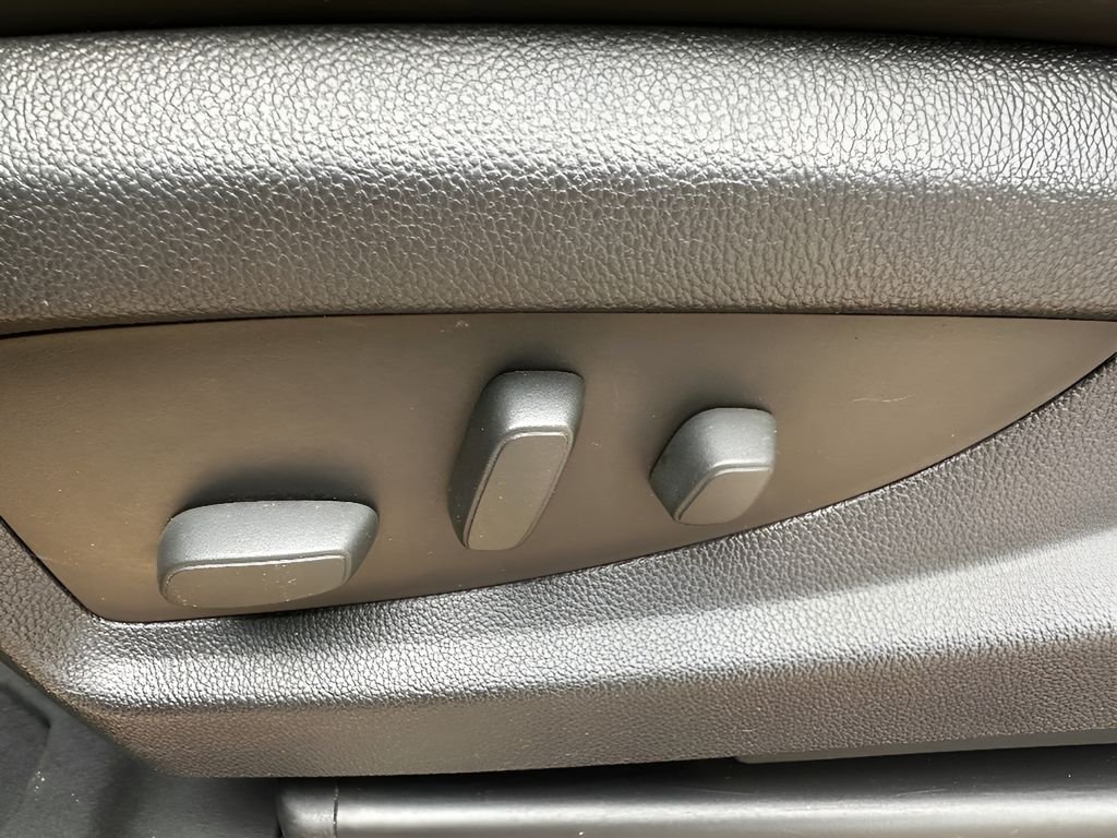 Used 2015 Iridium Metallic GMC Denali image 17