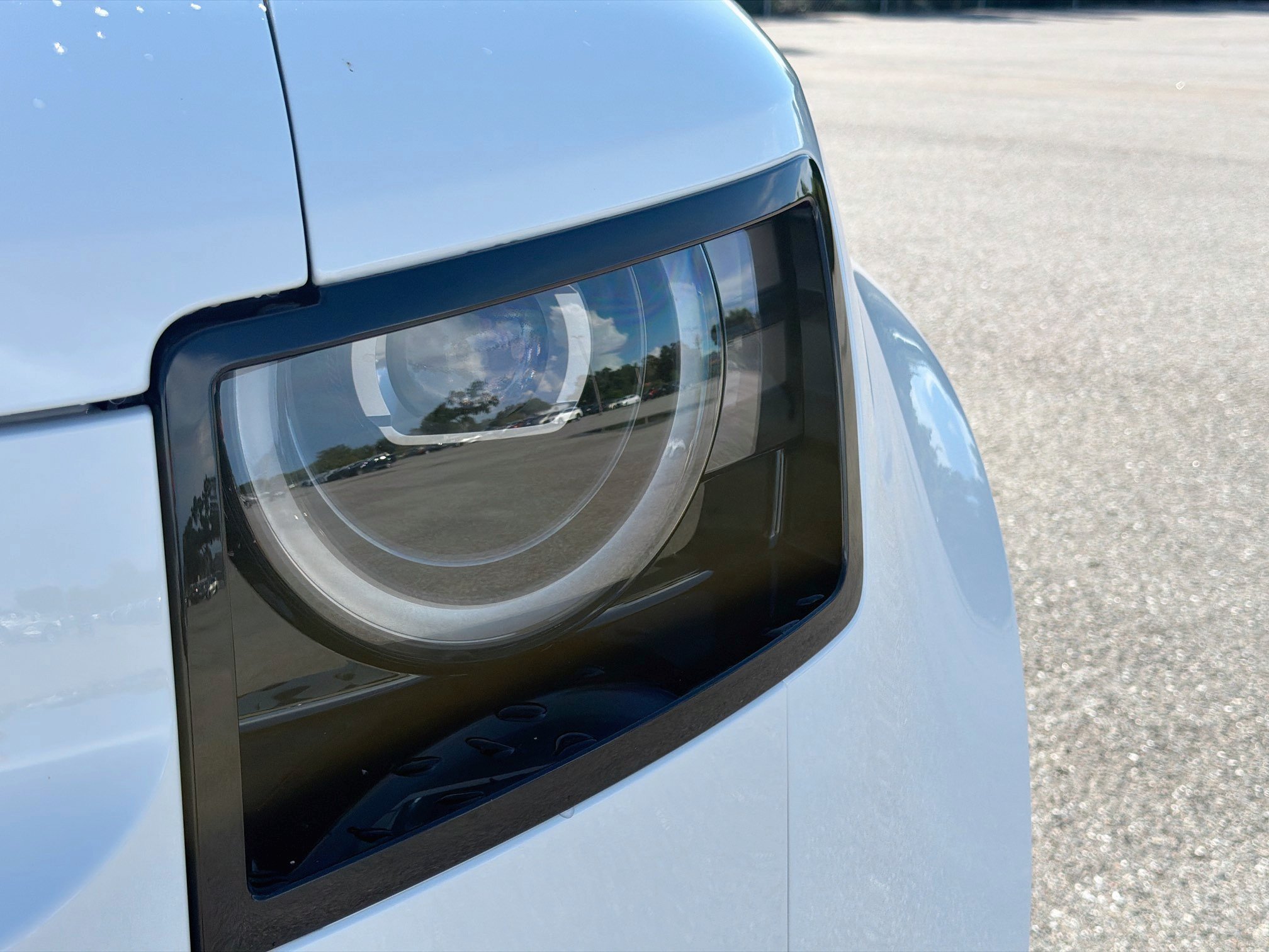 New 2026 Fuji White Land Rover X-Dynamic SE image 9