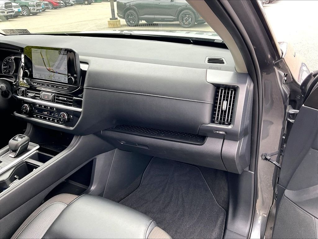 Used 2024 Gun Metallic/Super Black Nissan SL image 12