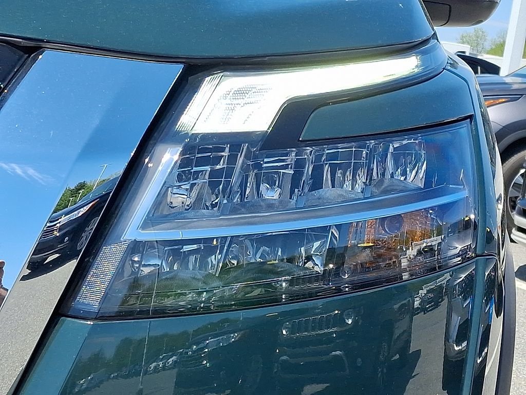 Used 2023 Black Nissan SL image 10