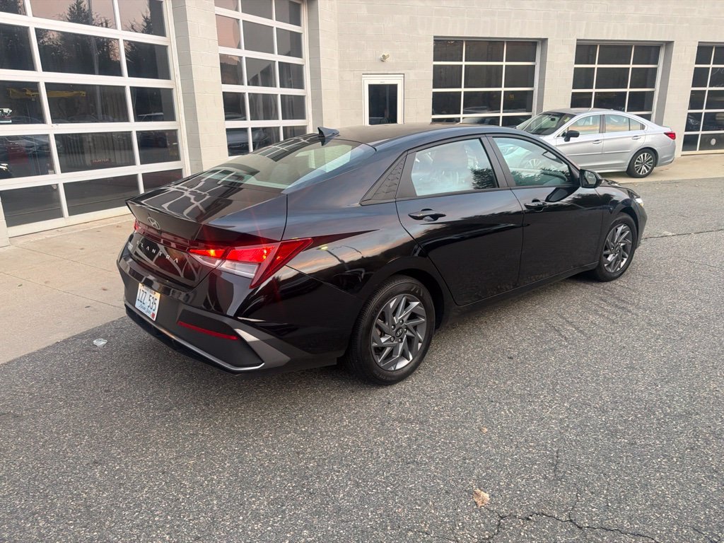 Used 2024 Black Hyundai SEL image 4
