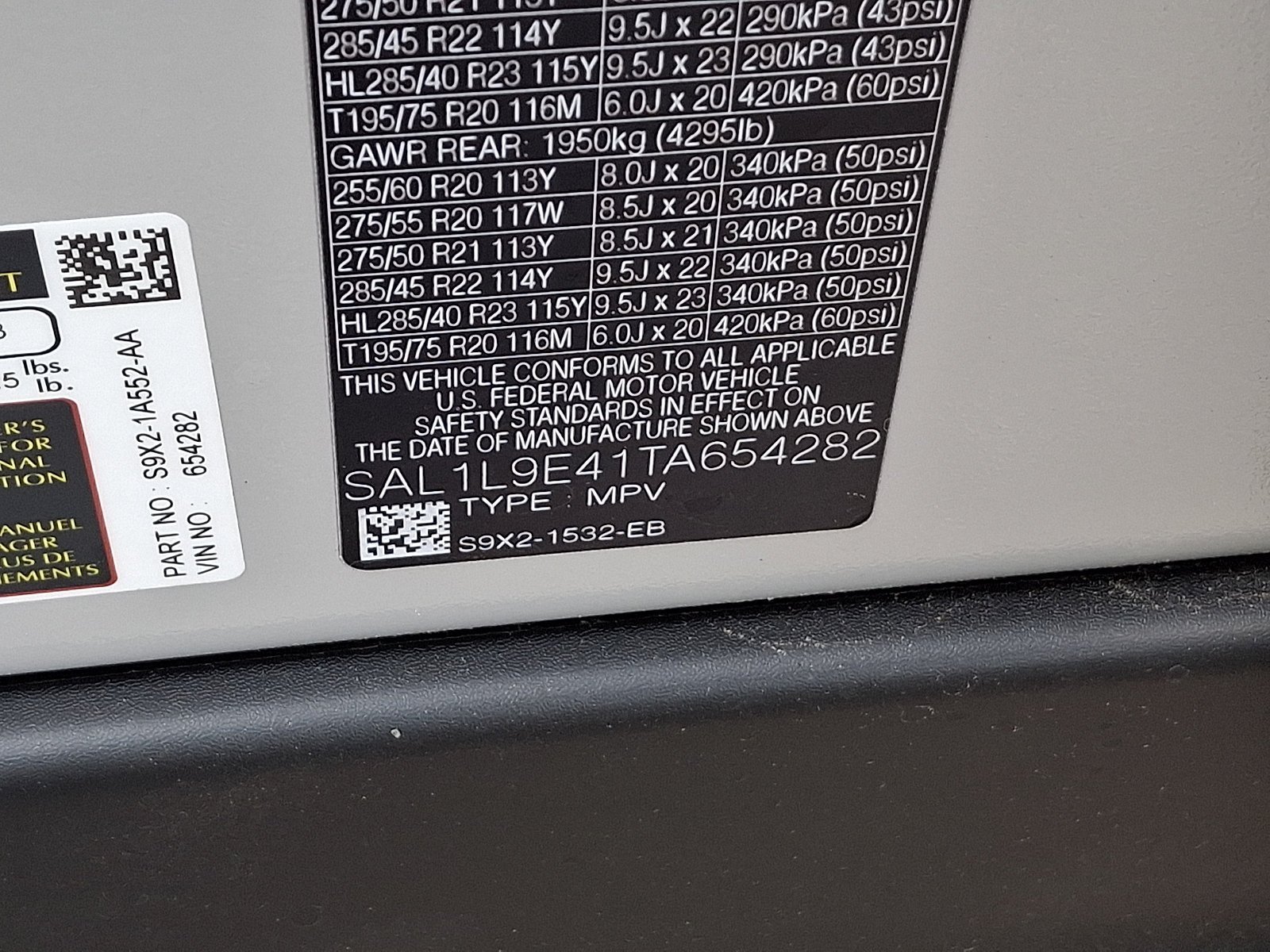 New 2026 Borasco Grey LAND ROVER Dynamic SE image 19