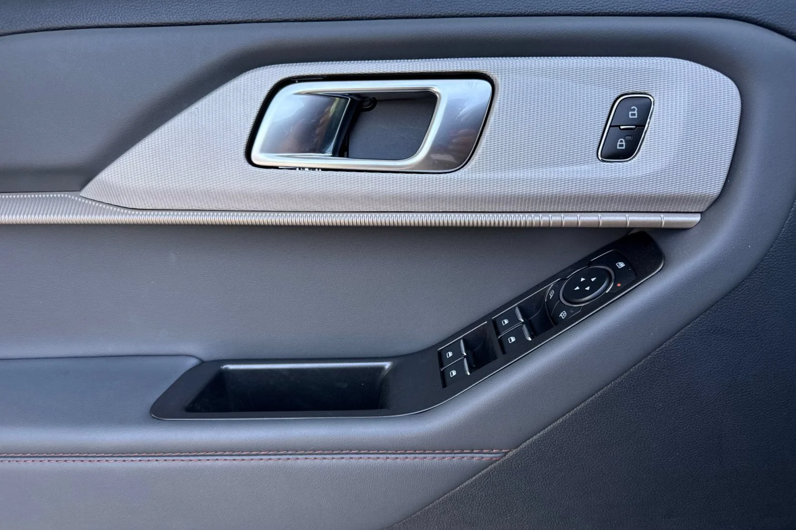 Used 2025 White Ford Active image 10