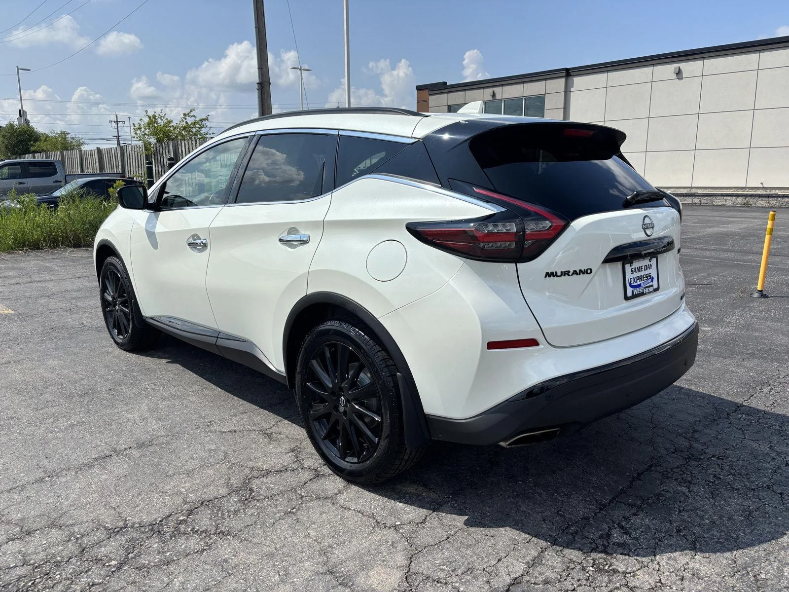 Used 2023  Nissan SV image 5