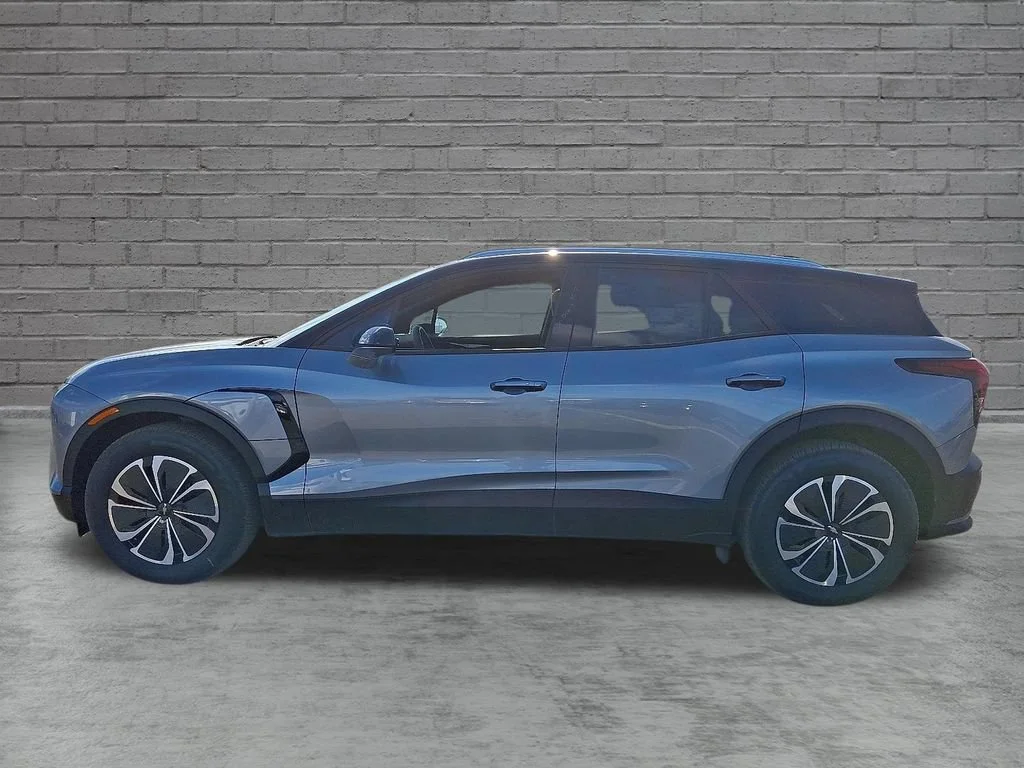 New 2025 Sterling Gray Metallic Chevrolet LT image 4