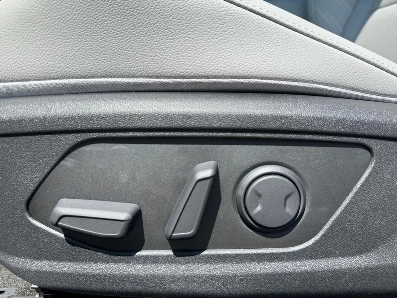 New 2026 Gray Hyundai Limited image 13