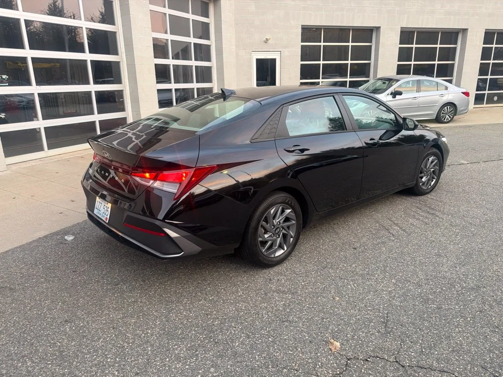 Used 2024 Abyss Black Hyundai SEL image 4