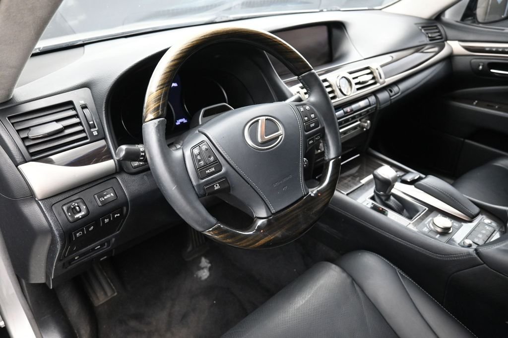 Used 2013 Silver Lexus 460 L image 18