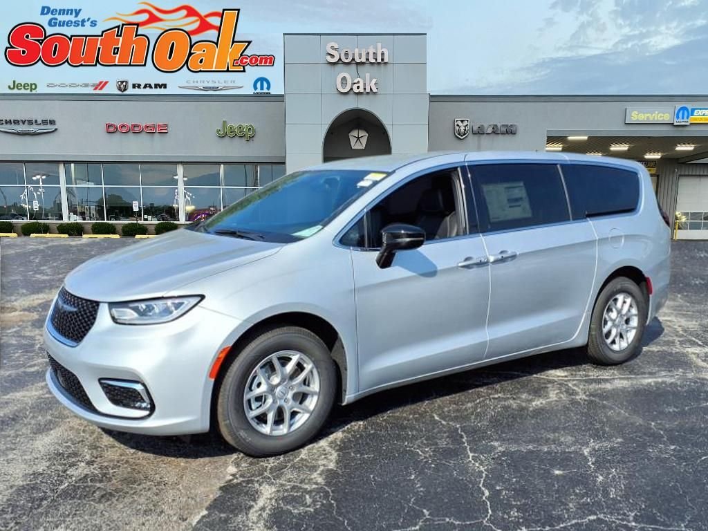 New 2026 Silver Mist Clear-Coat Exterior Paint Chrysler Select image 4