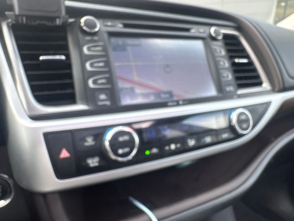 Used 2014 Silver Toyota Limited image 9