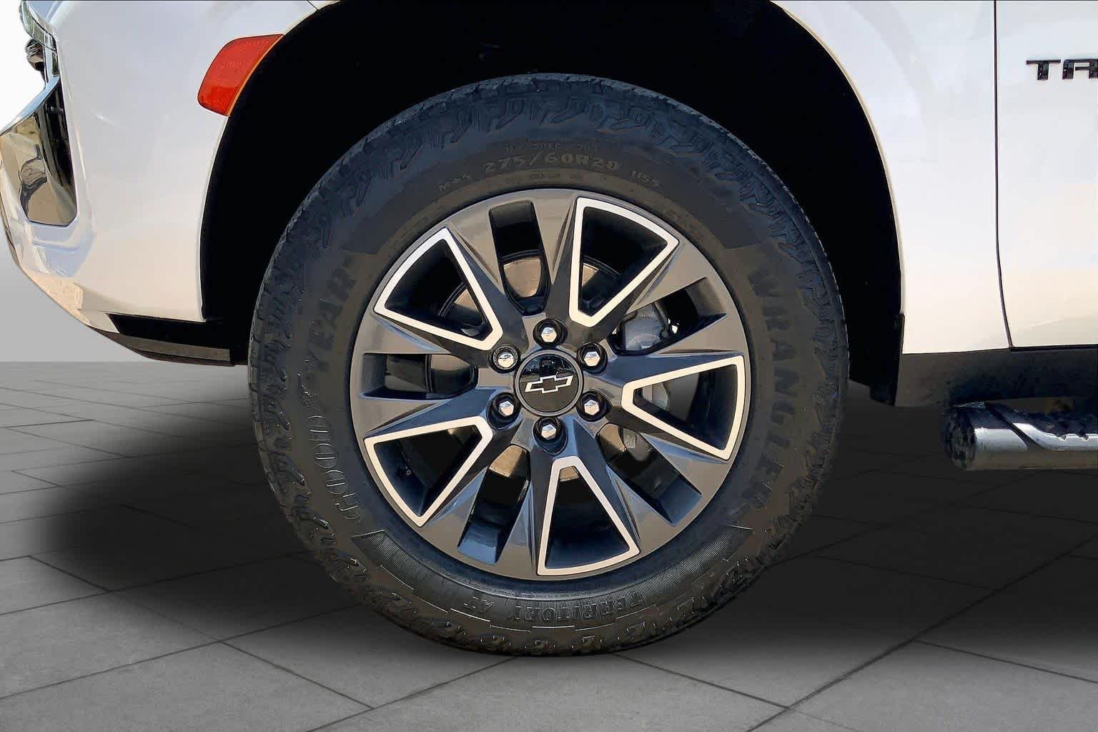 Used 2024 Summit White Chevrolet Z71 image 10
