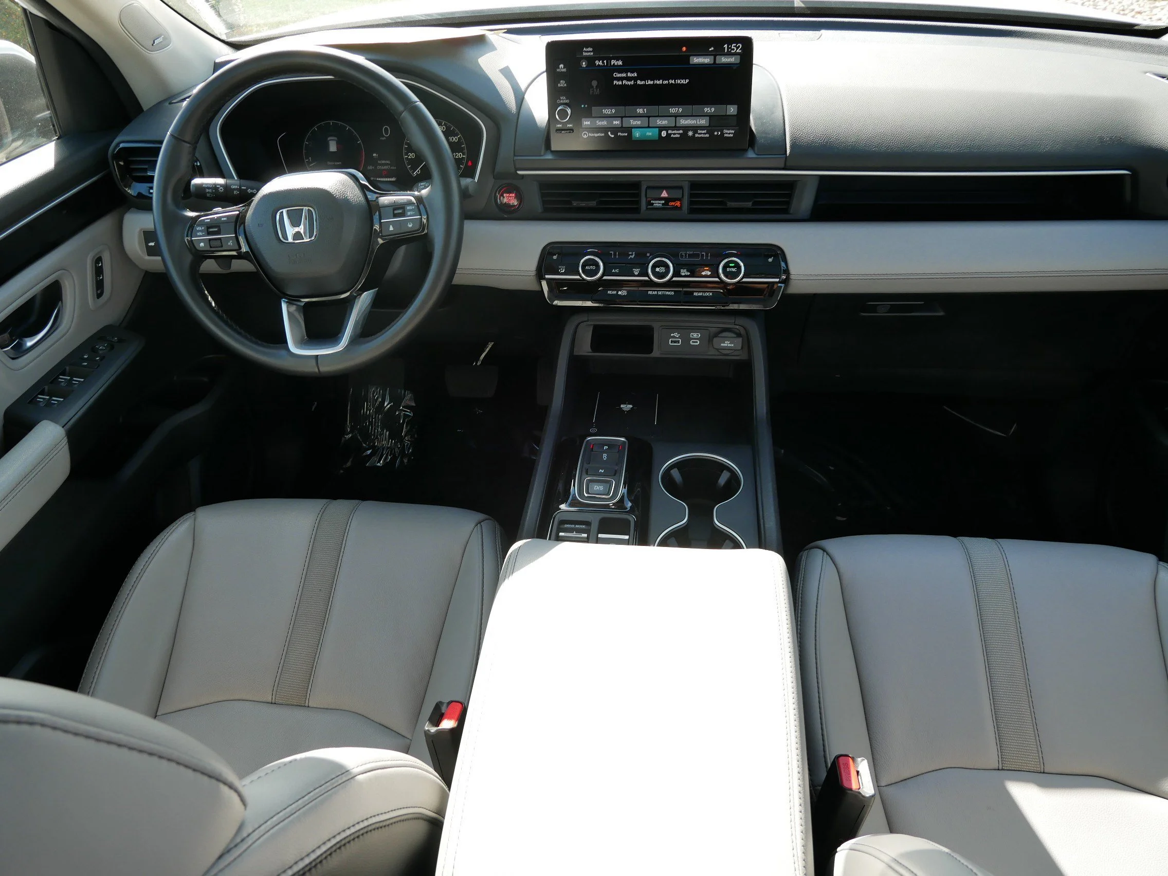2025 Honda Pilot Touring - Photo 10