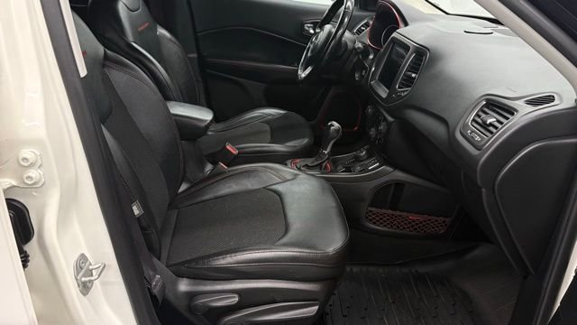 Used 2020 White Jeep Trailhawk image 32
