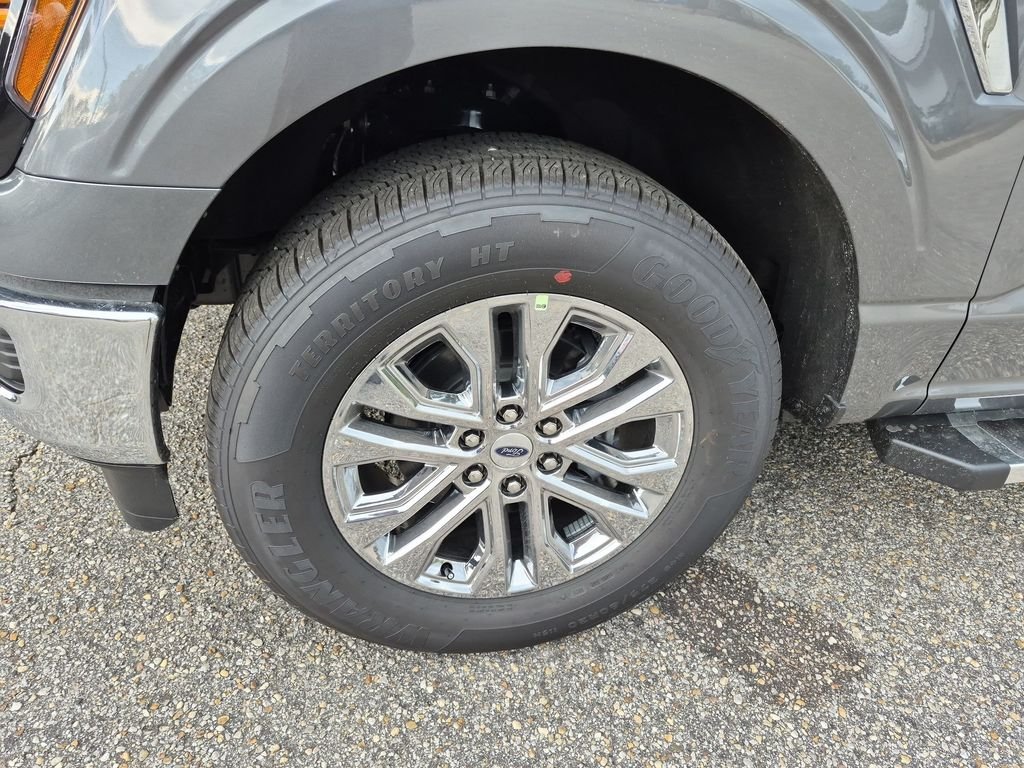 New 2026 Carbonized Gray Metallic Ford XLT image 12