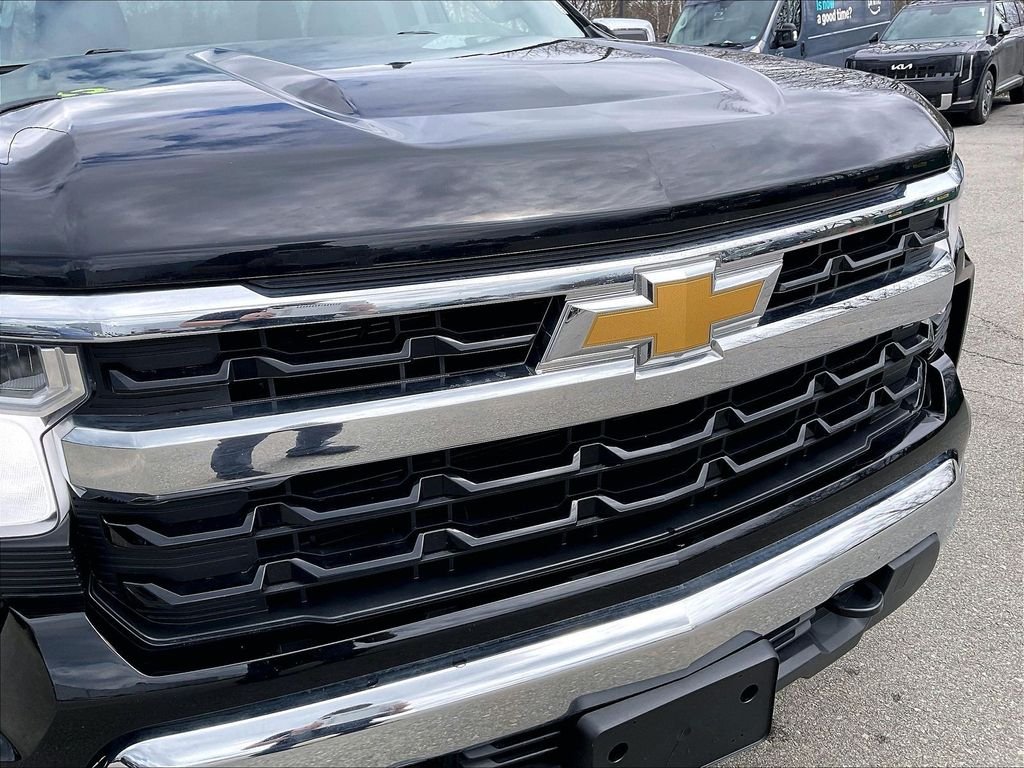 Used 2025 Black Chevrolet LT image 28