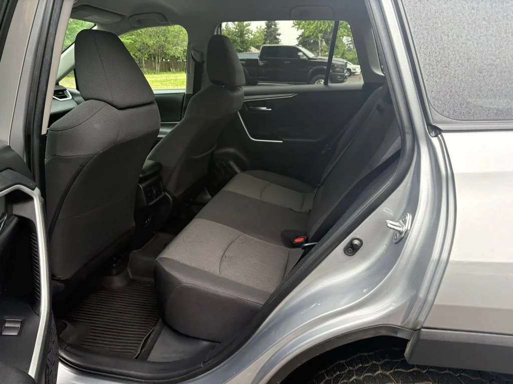 Used 2021 Silver Toyota XLE image 14