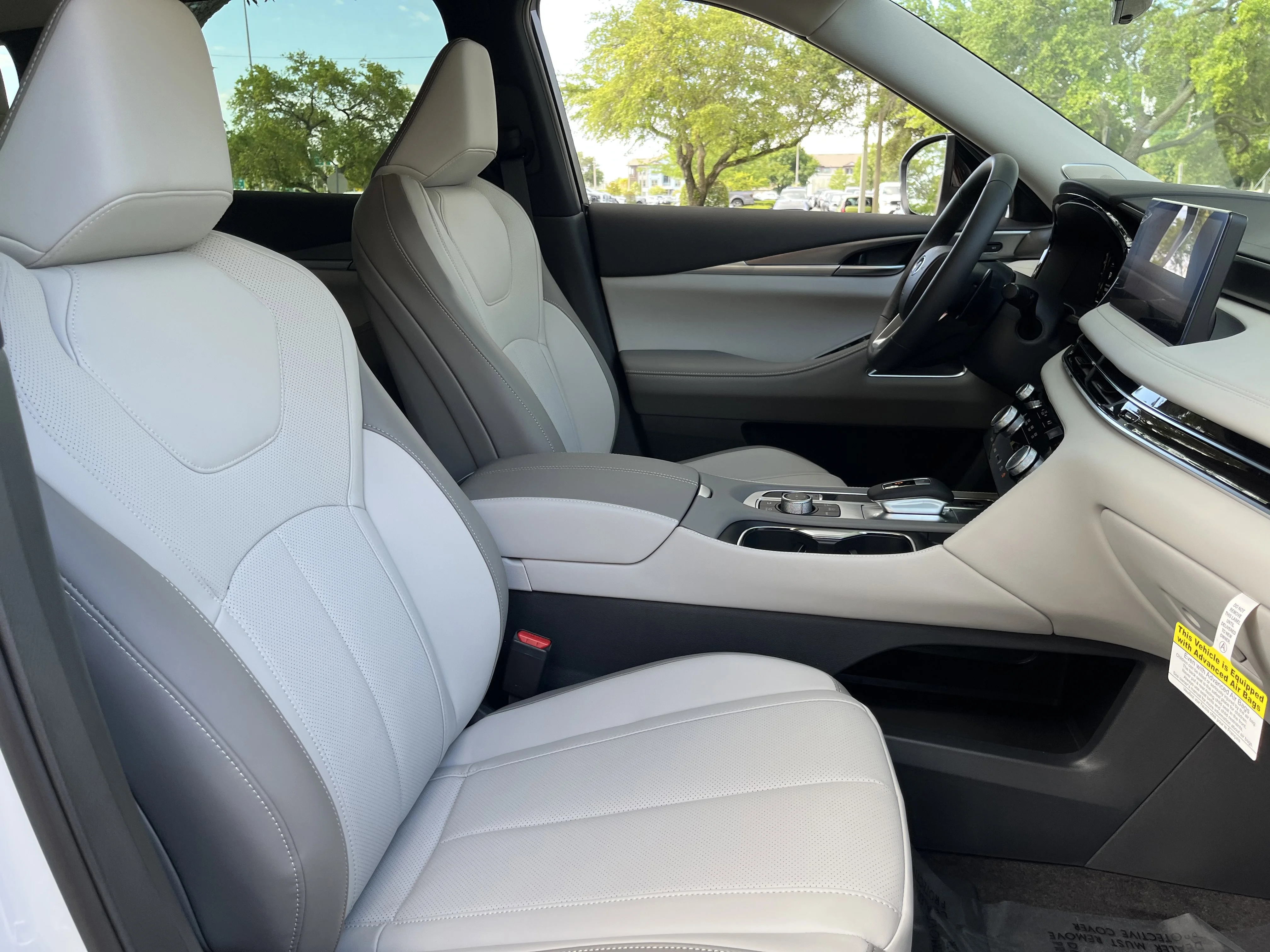 New 2027 Radiant White INFINITI LUXE image 19