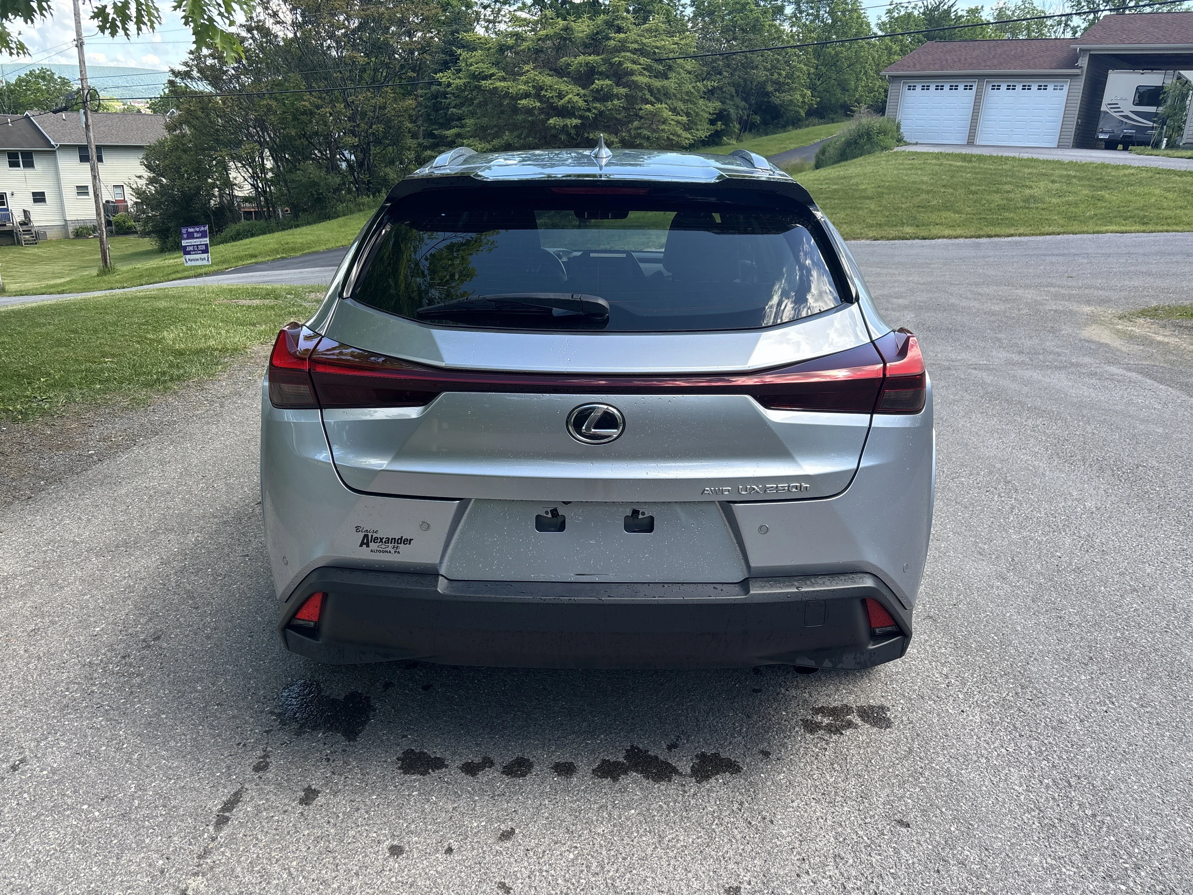 Used 2024 Iridium Lexus UX 250h Premium image 4