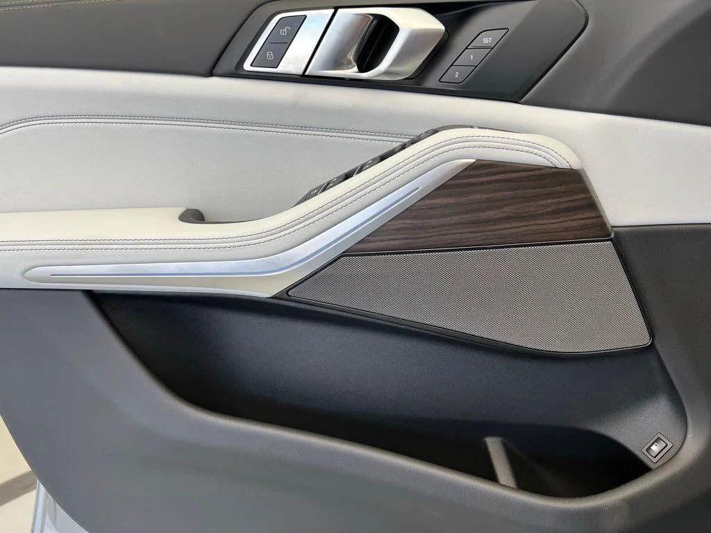 New 2026 Skyscraper Grey Metallic BMW xDrive50e image 21