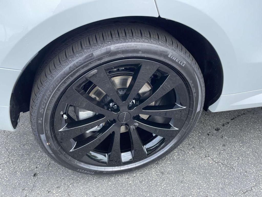 New 2026 Fuji White Land Rover Dynamic SE image 10