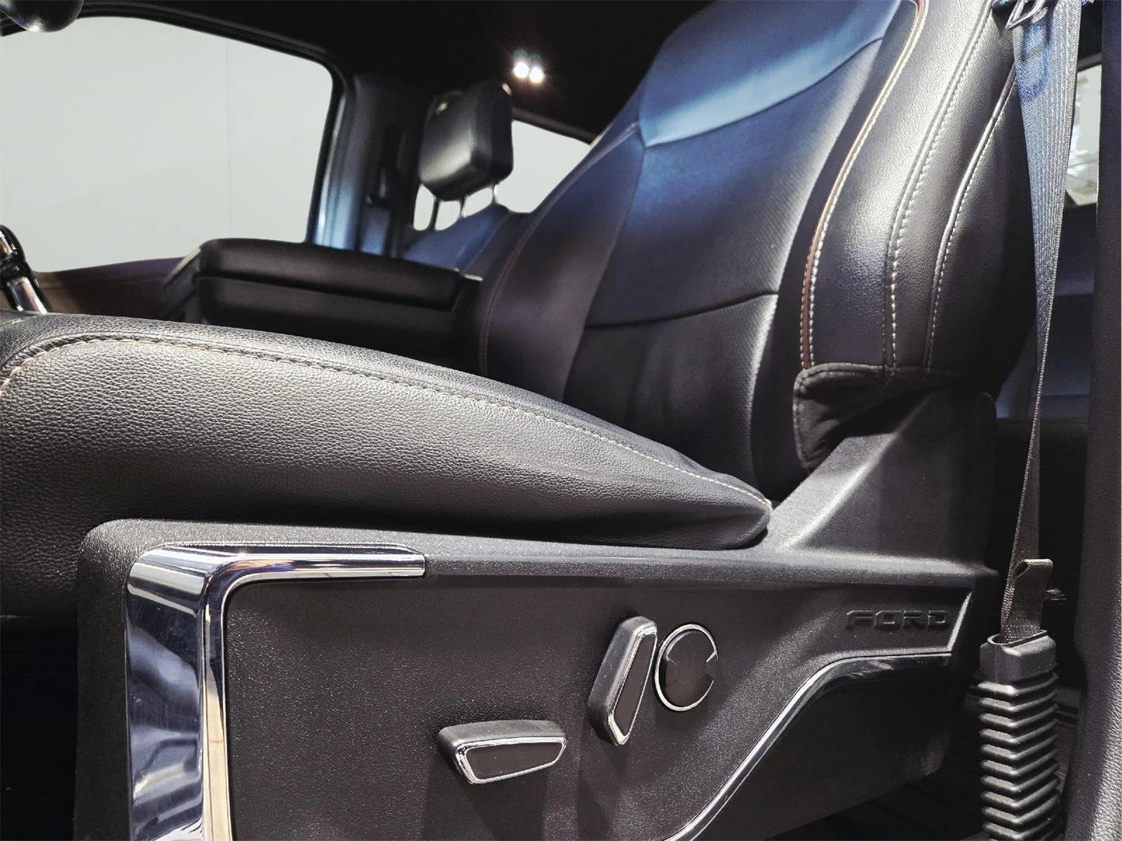 Used 2023 Carbonized Gray Ford LARIAT image 13