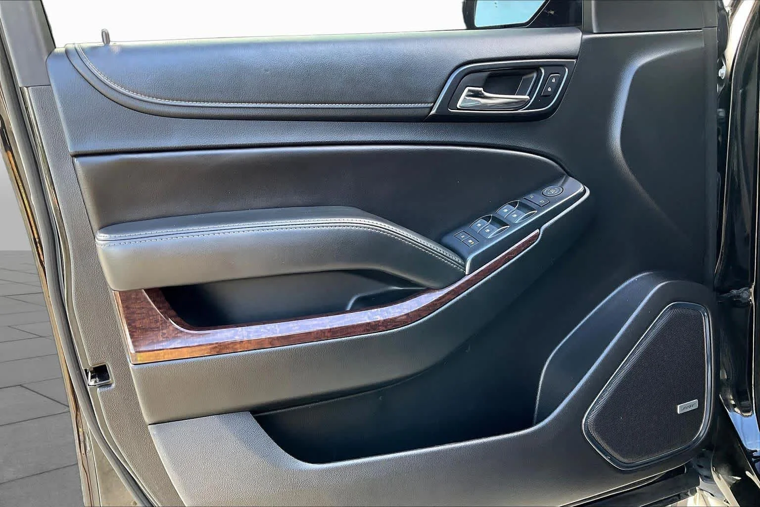 Used 2018 Onyx Black GMC SLE image 19