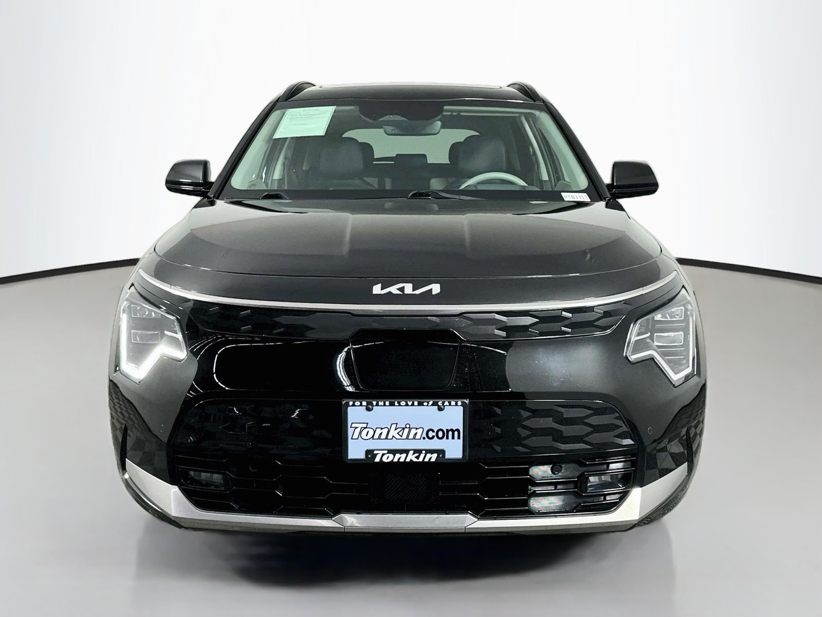 Used 2024 Aurora Black Kia Wave image 2